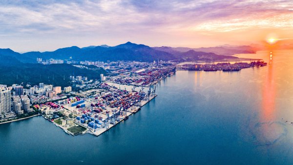 丽江市J9直营集团港口服务集团有限公司揭牌